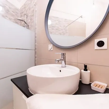 Grand Sur La Comedie *