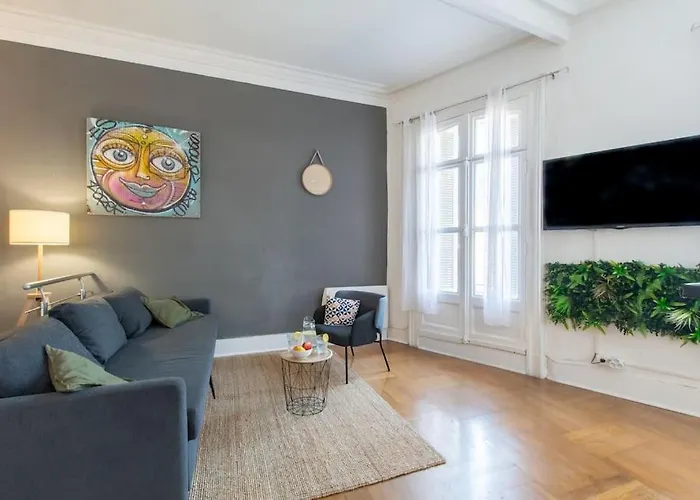 Grand Sur La Comedie Daire Montpellier